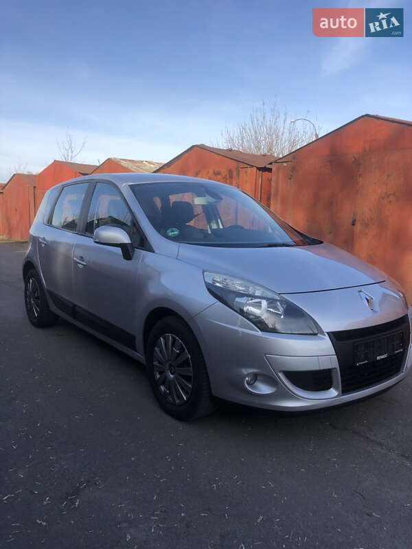 Минивэн Renault Scenic 2010 в Луцке