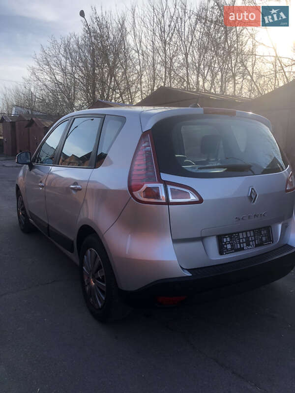 Минивэн Renault Scenic 2010 в Луцке