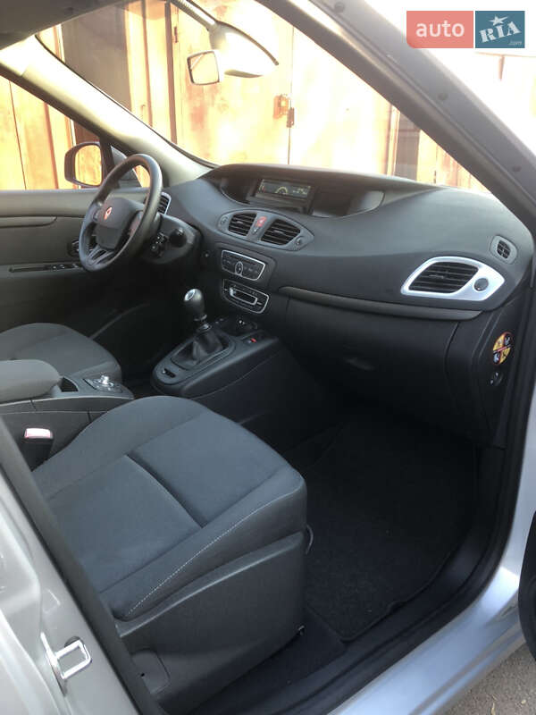 Минивэн Renault Scenic 2010 в Луцке