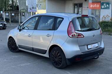Минивэн Renault Scenic 2010 в 
