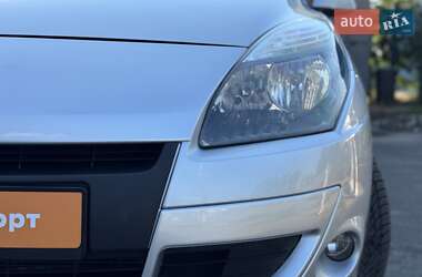 Минивэн Renault Scenic 2010 в 