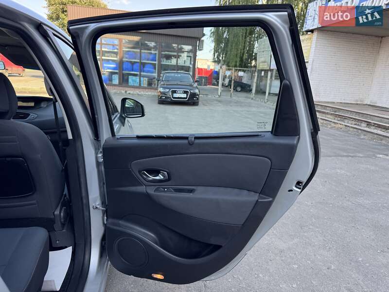 Минивэн Renault Scenic 2010 в Сумах