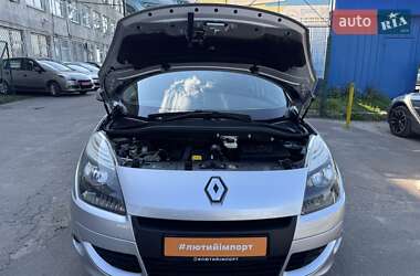 Минивэн Renault Scenic 2010 в 