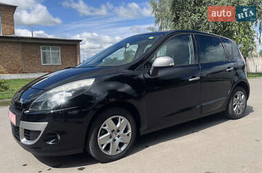 Минивэн Renault Scenic 2011 в 