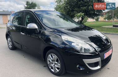Минивэн Renault Scenic 2011 в 