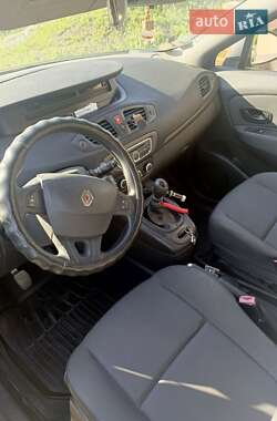 Минивэн Renault Scenic 2010 в 