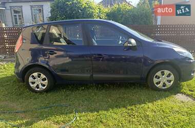 Минивэн Renault Scenic 2010 в 