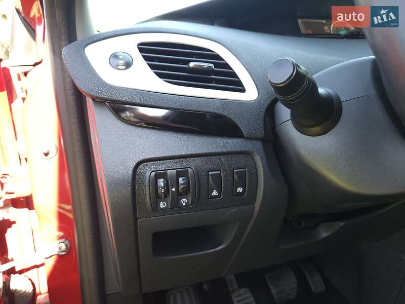 Минивэн Renault Scenic 2012 в Павлограде