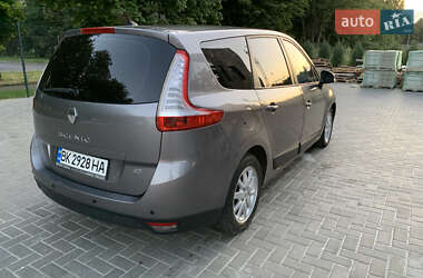 Минивэн Renault Scenic 2009 в 