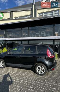 Мінівен Renault Scenic 2011 в 