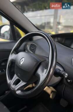 Мінівен Renault Scenic 2011 в 