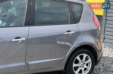 Минивэн Renault Scenic 2011 в 