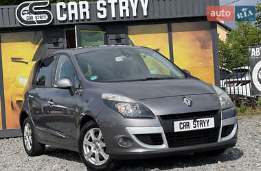 Минивэн Renault Scenic 2011 в 