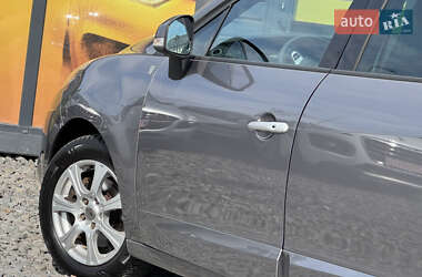Минивэн Renault Scenic 2011 в 