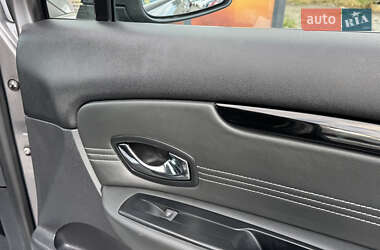 Минивэн Renault Scenic 2011 в 