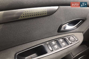 Минивэн Renault Scenic 2010 в 