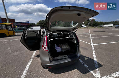 Минивэн Renault Scenic 2011 в 