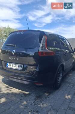 Минивэн Renault Scenic 2012 в 