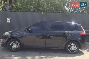 Минивэн Renault Scenic 2012 в 