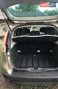 Минивэн Renault Scenic 2010 в 