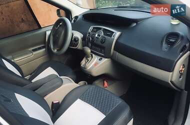 Минивэн Renault Scenic 2004 в 