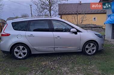Минивэн Renault Scenic 2012 в 