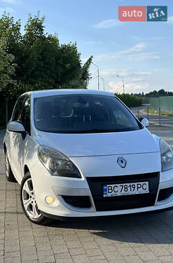 Минивэн Renault Scenic 2011 в 