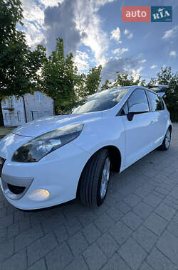 Минивэн Renault Scenic 2011 в 