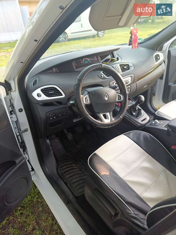 Минивэн Renault Scenic 2012 в Яготине