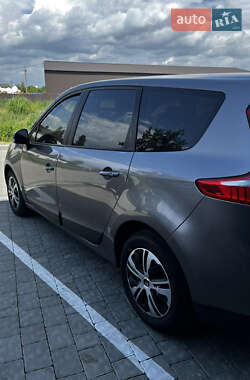 Минивэн Renault Scenic 2013 в 