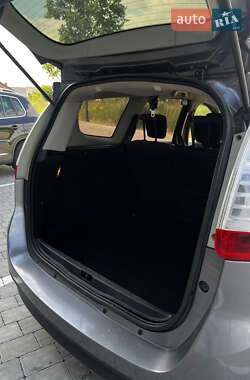 Минивэн Renault Scenic 2013 в 