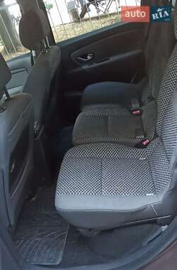 Минивэн Renault Scenic 2011 в 