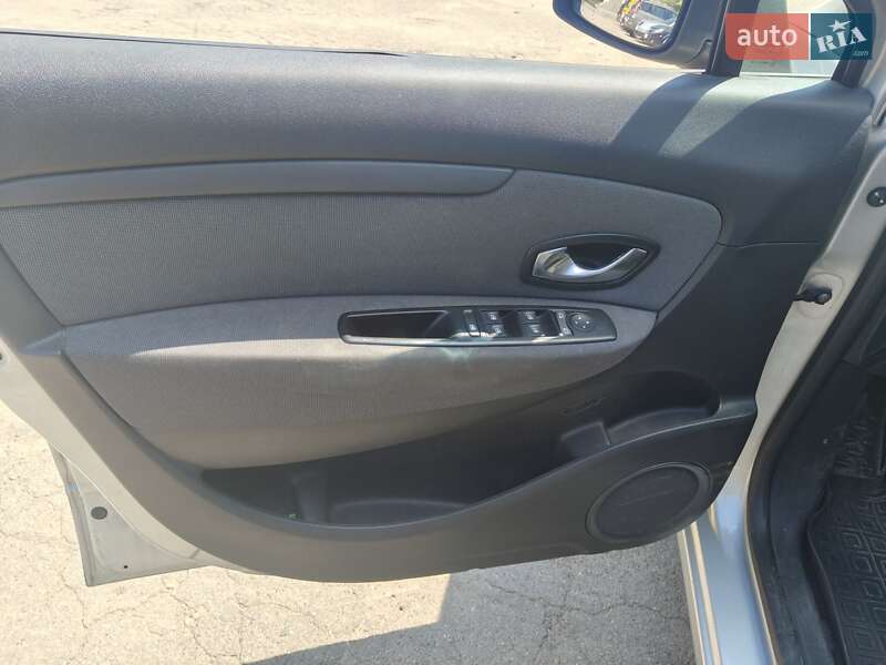 Минивэн Renault Scenic 2011 в Остроге