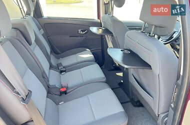 Минивэн Renault Scenic 2014 в 