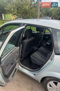 Минивэн Renault Scenic 2003 в 