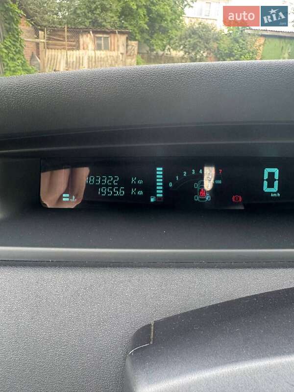 Минивэн Renault Scenic 2003 в Новгород-Северском фото 12 Минивэн Renault Scenic 2003 в Новгород-Северском