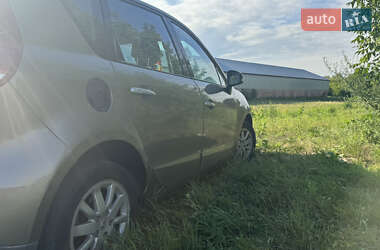 Минивэн Renault Scenic 2011 в 