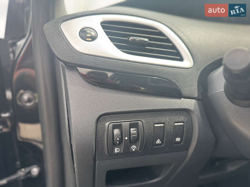 Минивэн Renault Scenic 2012 в Ровно