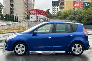 Минивэн Renault Scenic 2010 в 