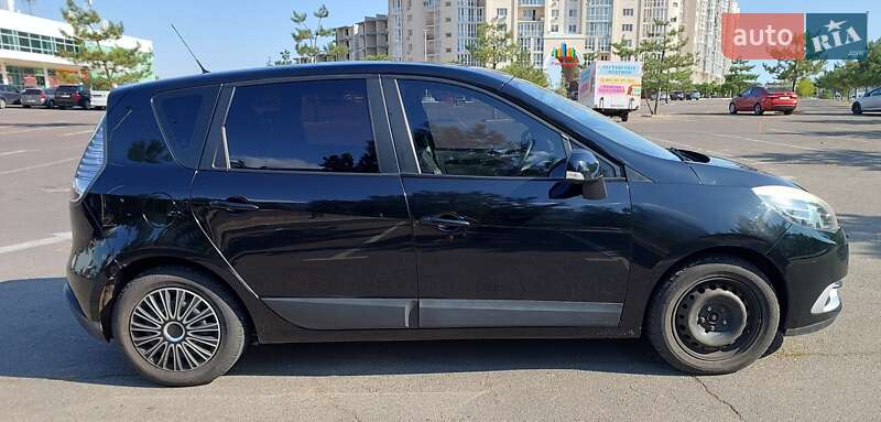 Минивэн Renault Scenic 2012 в 