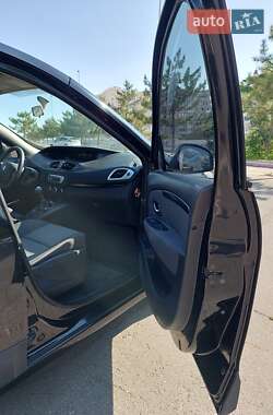 Минивэн Renault Scenic 2012 в 