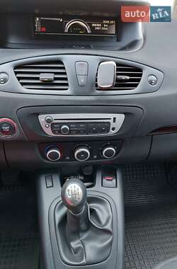Минивэн Renault Scenic 2012 в 