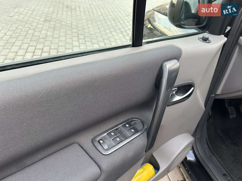 Минивэн Renault Scenic 2006 в Александрие