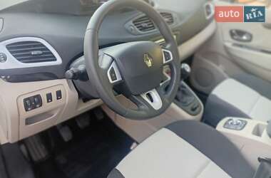 Минивэн Renault Scenic 2012 в 