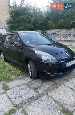 Минивэн Renault Scenic 2010 в 