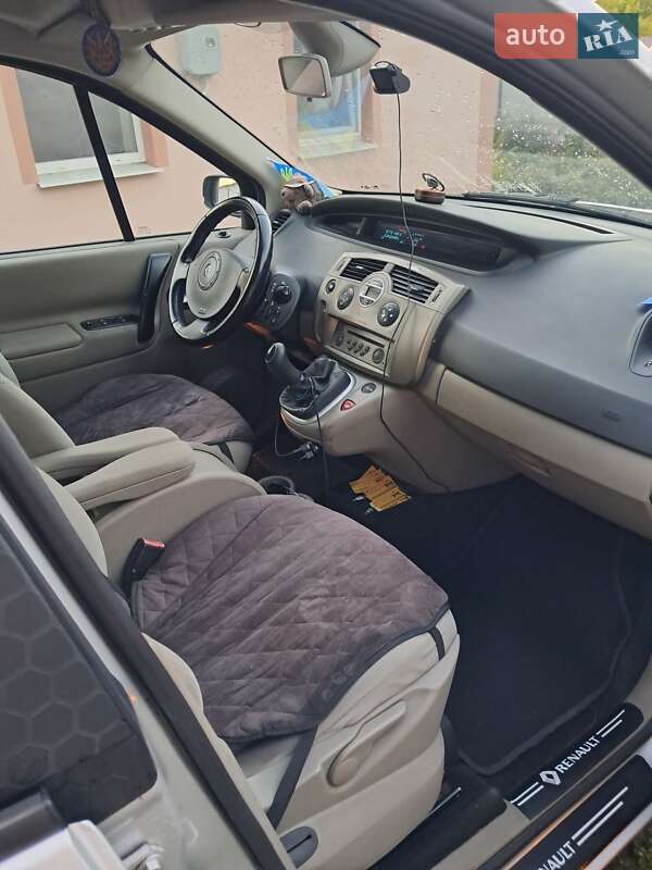 Минивэн Renault Scenic 2006 в Глобине