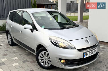 Минивэн Renault Scenic 2012 в 