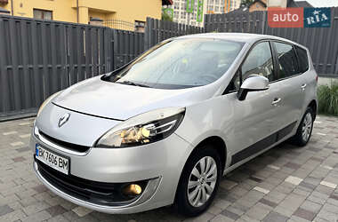 Минивэн Renault Scenic 2012 в 