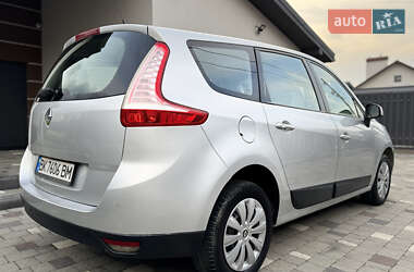 Минивэн Renault Scenic 2012 в 