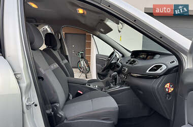 Минивэн Renault Scenic 2012 в 